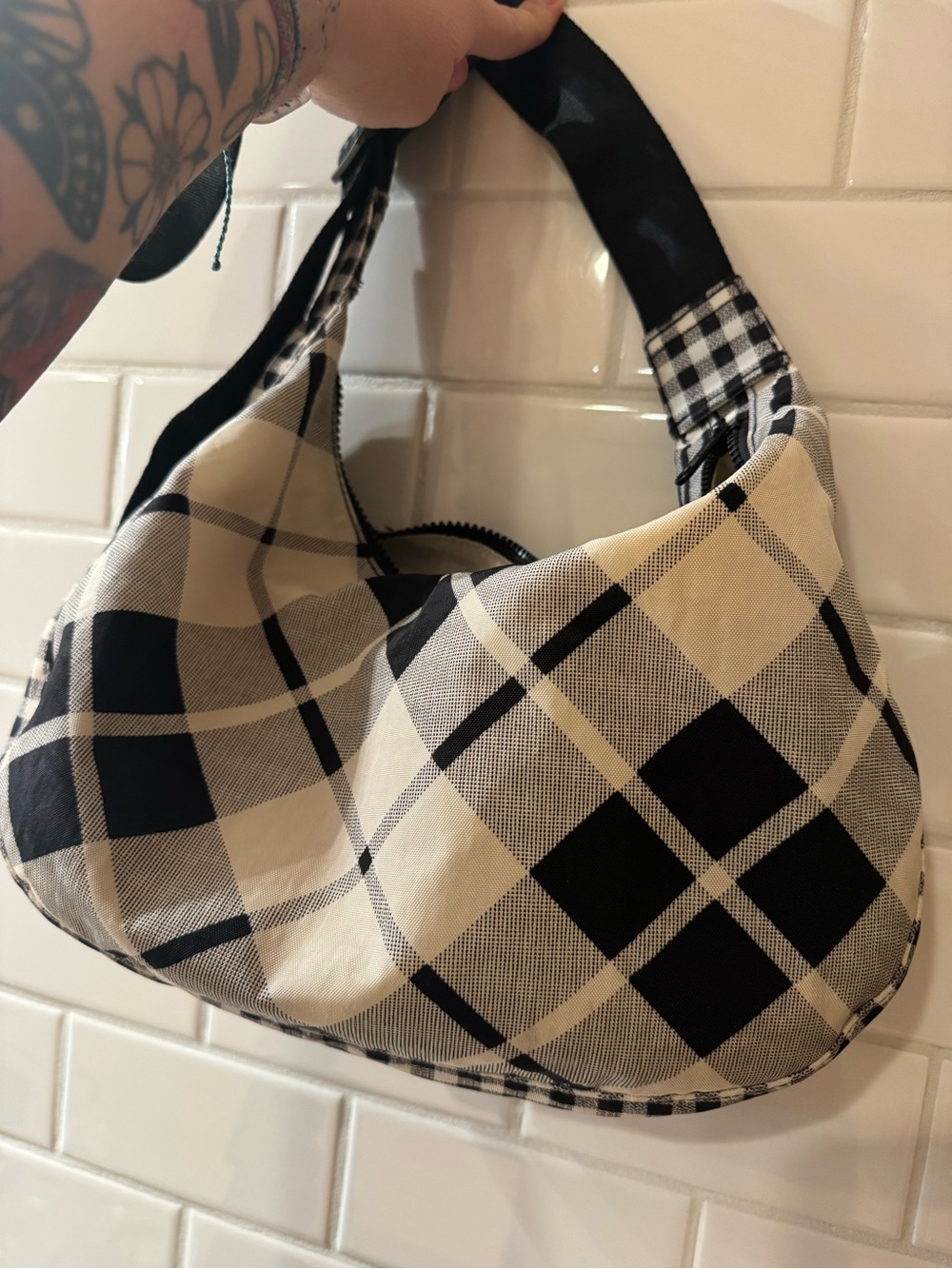 BAGGU - Medium Nylon Crescent Bag
